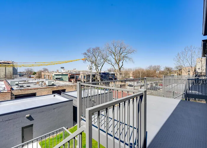 Luxe And Modern Chicago Condo - 7 Mi To Downtown!